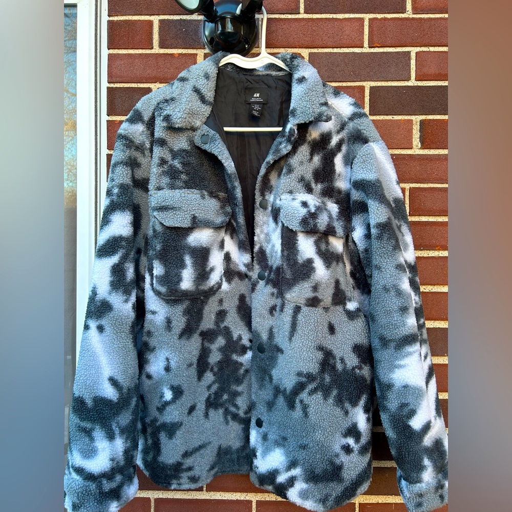 Men’s H&M Grey and black tie-dye sherpa jacket